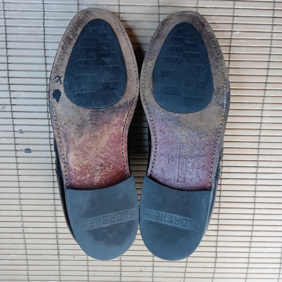 Florsheim men's black leather wingtip Oxford shoe. Sz 9.5 EEE. Great condition. - Picture 10 of 11